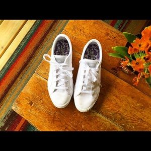 White Skecher sneakers