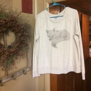 Oatmeal/gray colored sweatshirt with fox graphic