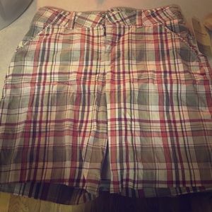 NWT Pink and tan plaid Sonoma 9" waking shorts
