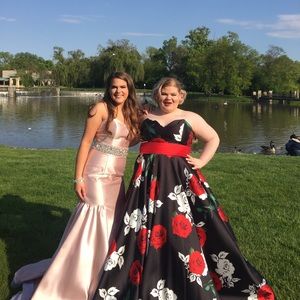 2017 Mac Duggal Floral