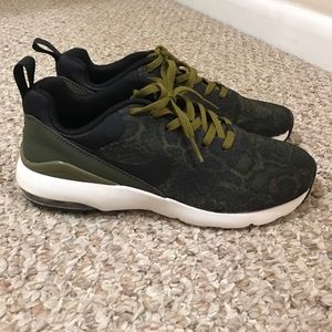 Nike air. Only worn one time!!