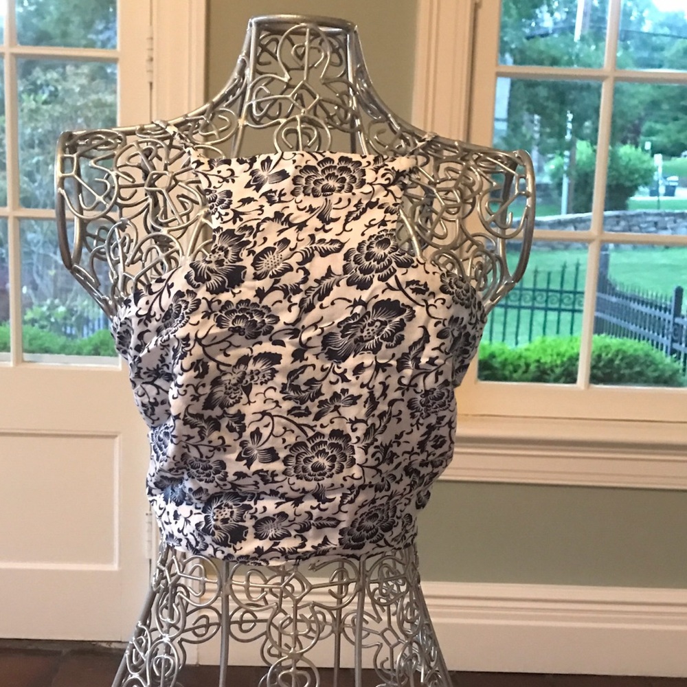 Black and white LF floral crop top