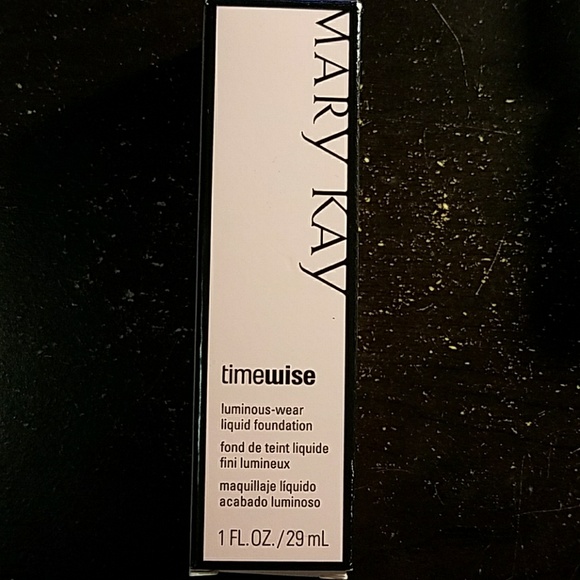 MARY KAY LUMINOUS WEAR FOUNDATION - Picture 1 of 3