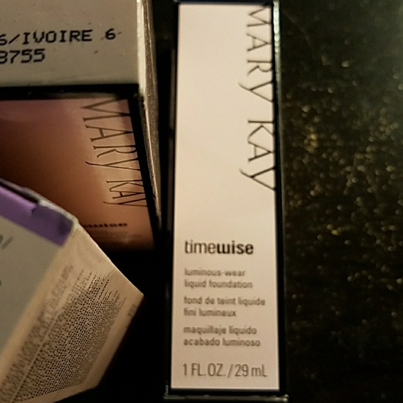 MARY KAY LUMINOUS WEAR FOUNDATION - Picture 3 of 3