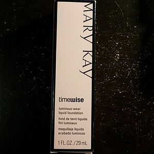 MARY KAY LUMINOUS WEAR FOUNDATION