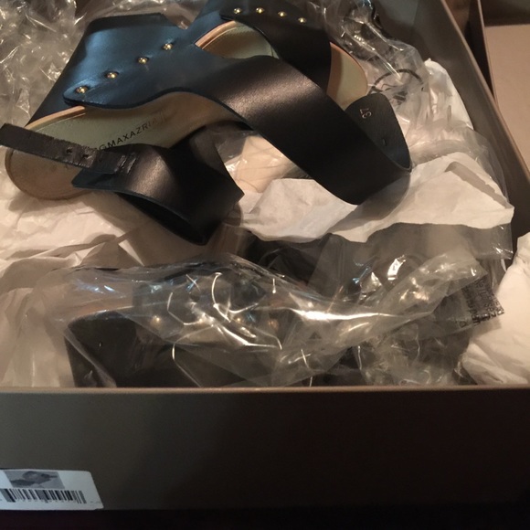 BCBG SANDALS - Picture 2 of 4