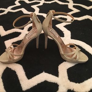 Like New: Badgley Mischka Gold strappy shoes