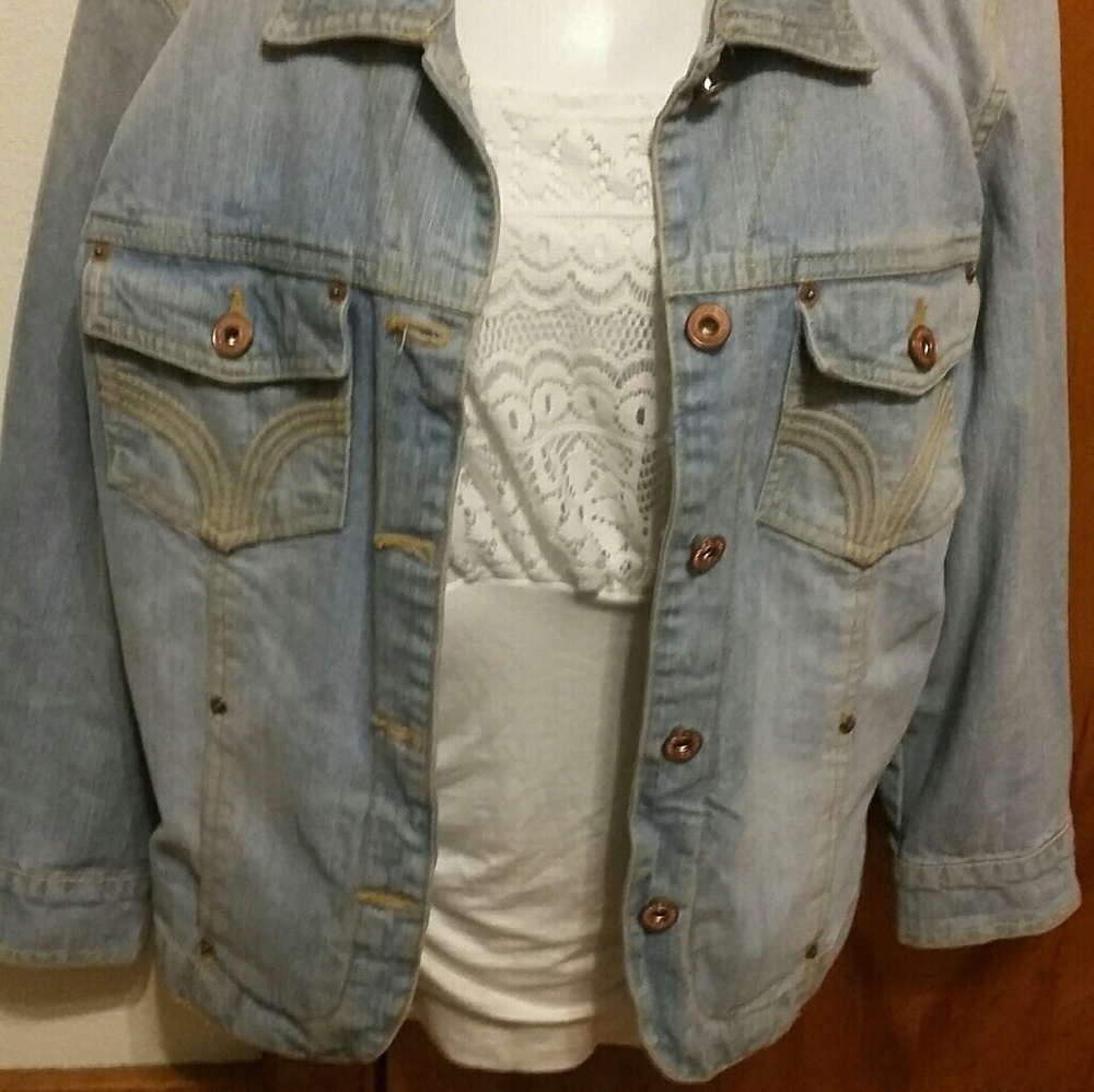 Ladies Bandolino vintage wash denim jean jacket