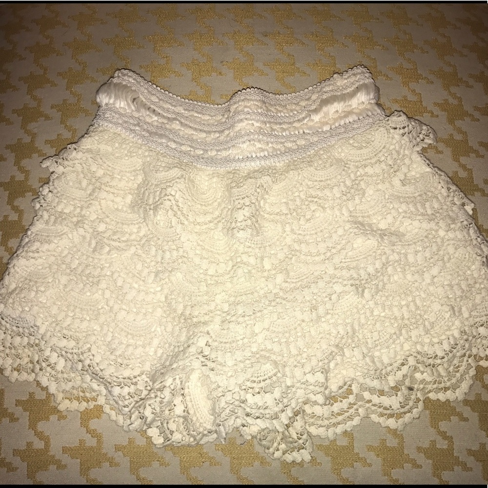 LACE HIGH WAISTED SHORTS