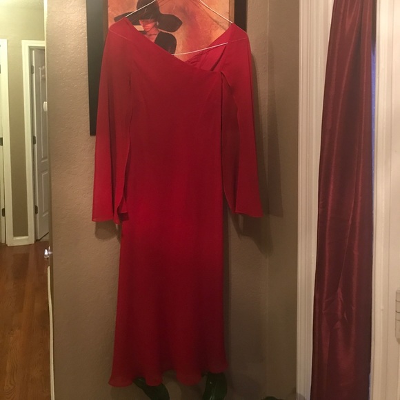 Lady in red Beautiful red dress very sheer - Picture 4 of 4