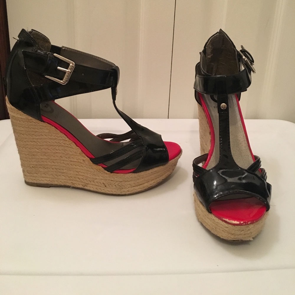 Guess black and red wedges