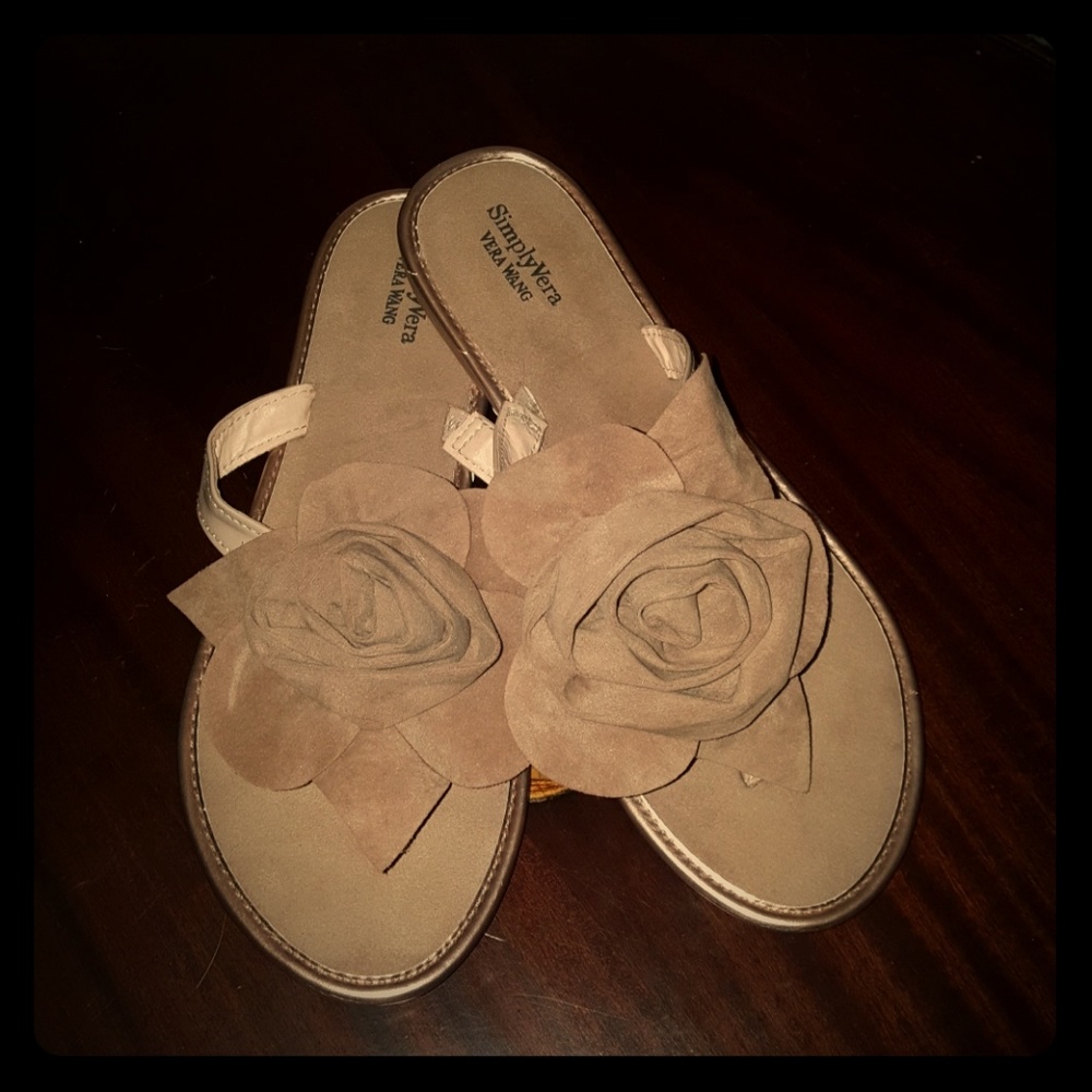 Vera Wang Simply Vera formal sandals. Flowers!