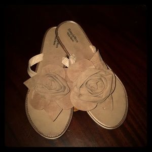 Vera Wang Simply Vera formal sandals. Flowers!