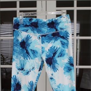 Fabletics Capri Workout Pants