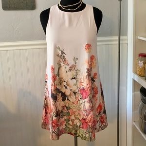NWOT super cute summer dress. Rayon w/lining.