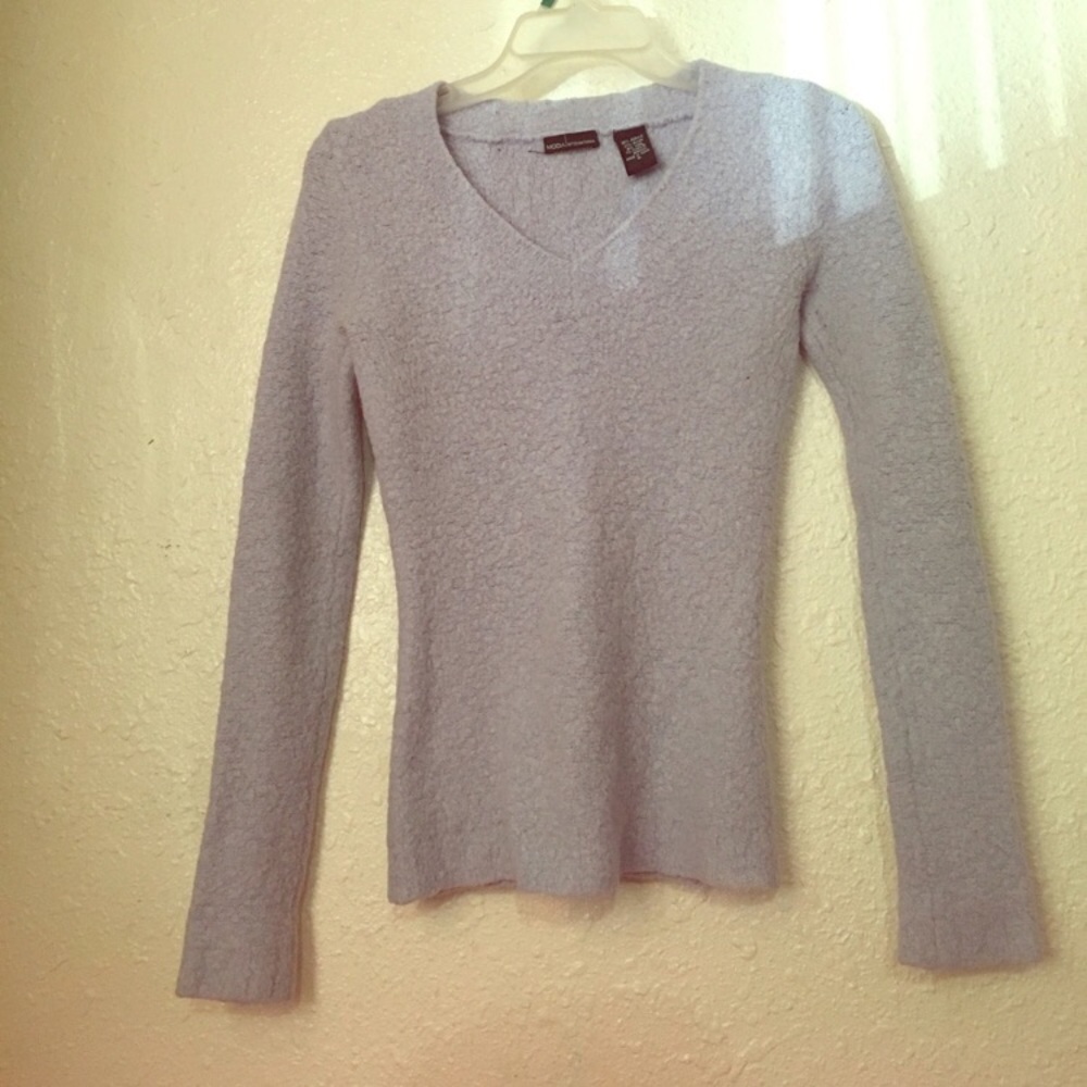 Moda International lilac wool v-neck sweater