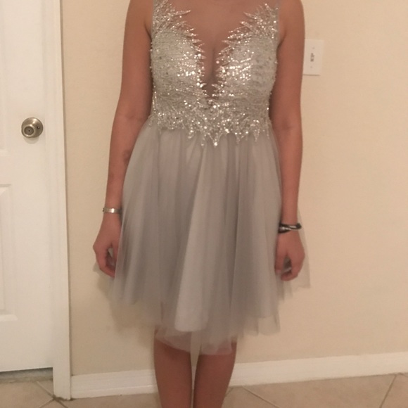 Beautiful sparkly short dress - Picture 4 of 6