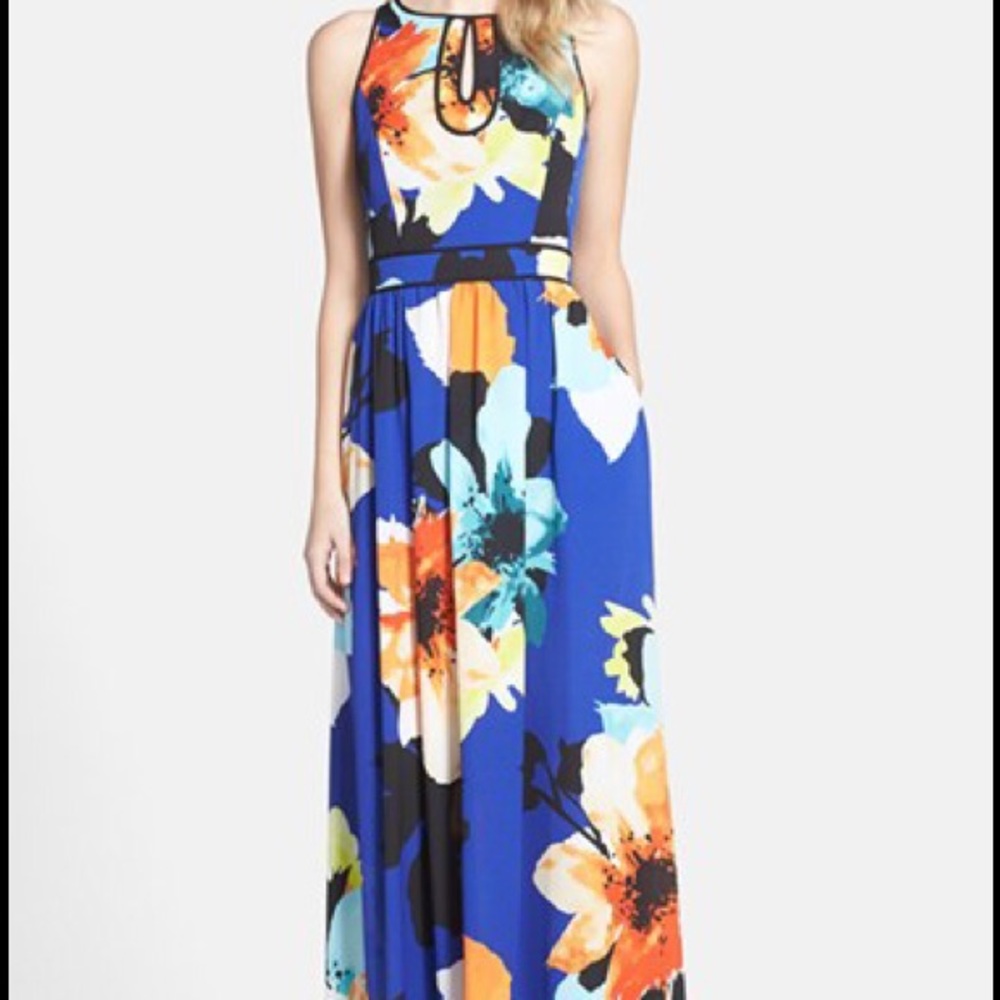 🎉HP 🎉Vince Camuto Floral Keyhole Maxi