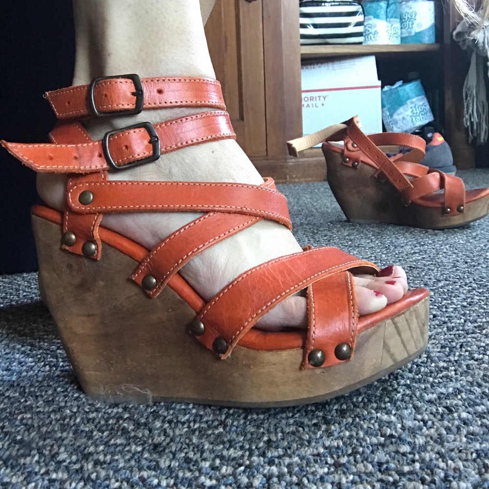 Peach leather and wooden wedges