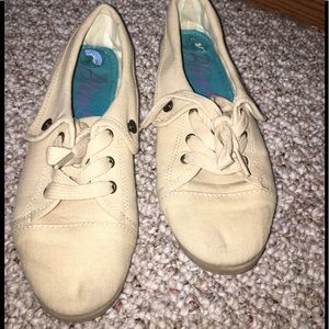 Tan styling cute tennis shoes