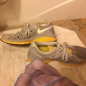 Nike Dual Fushion Livestrong Shoes