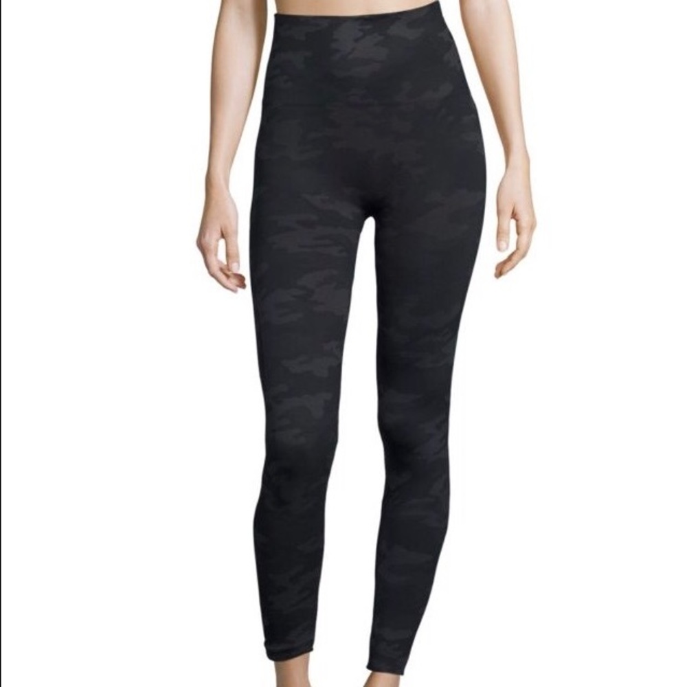 NWT SPANX Green Camo Sz M Seamless Leggings
