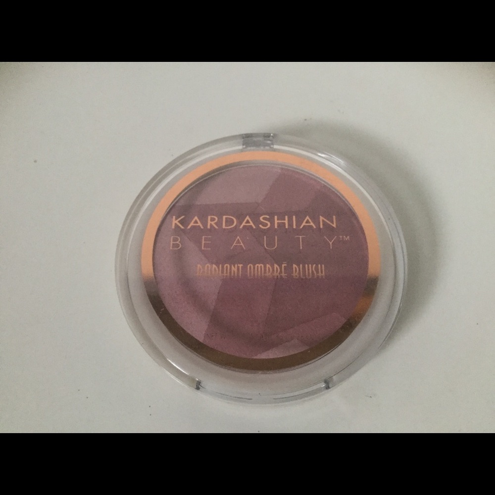 Kardashian Beauty Radiant ombre blush