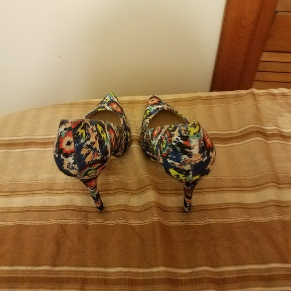 Heels - Picture 2 of 3