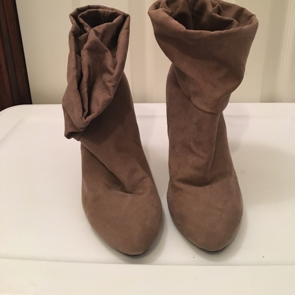 Steve Madden taupe short slouch boots
