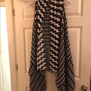 *OFFER UP* Black & white REVERSIBLE patterned vest