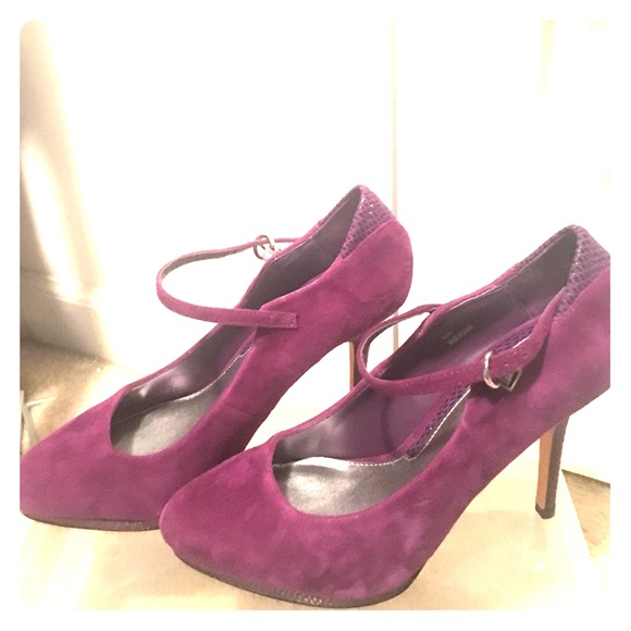 WHBM  elegant  suede pump; worn twice! 👠💗 - Picture 1 of 4