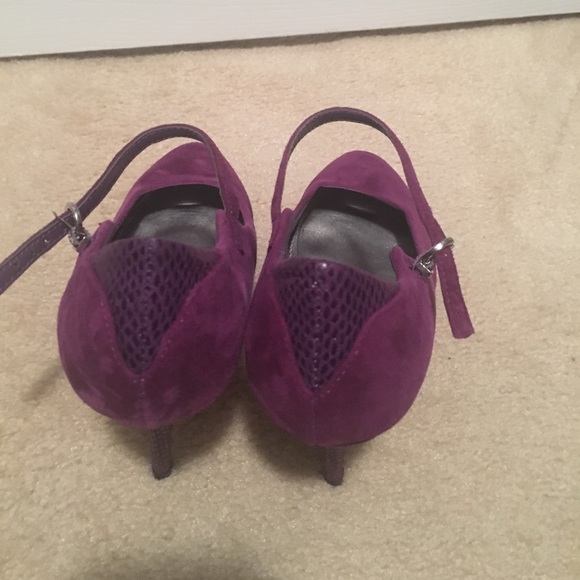 WHBM  elegant  suede pump; worn twice! 👠💗 - Picture 4 of 4