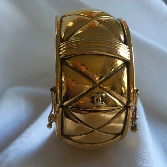 Vintage Chanel Gold Cuff 2003 - Picture 2 of 3