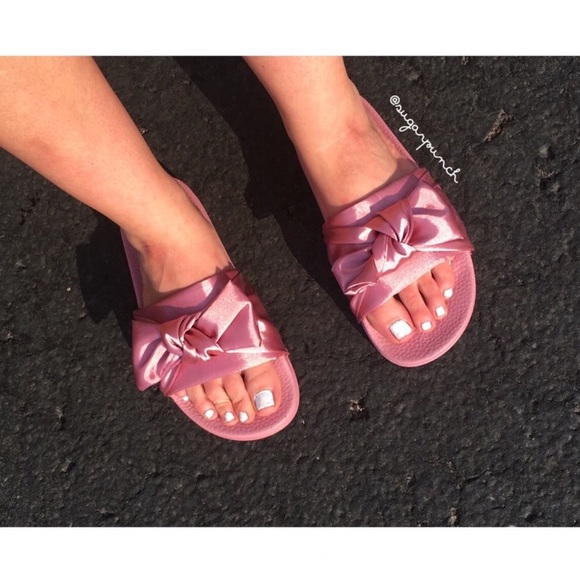 ✨2xHP✨ 🆑SALE🆑 ONE LEFT! SIZE 7 Pink Satin Slides - Picture 3 of 6