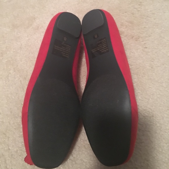 Banana Republic red suede tassel flats NWOT - Picture 3 of 4