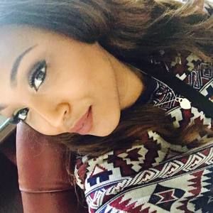 Meet your Posher, Simone