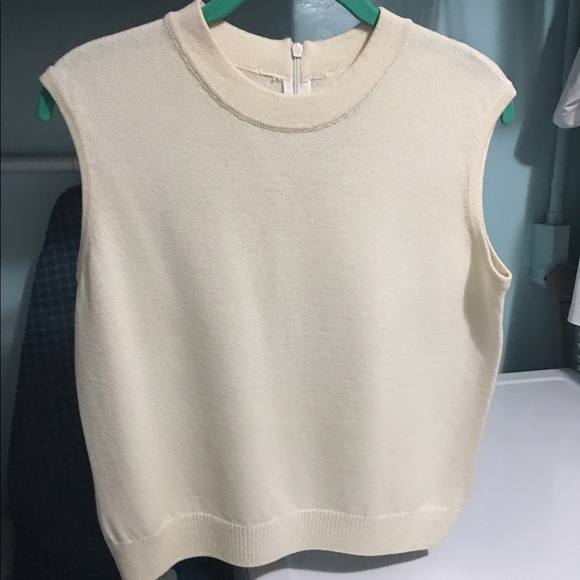 St. John Tops - Gorgeous St. John cream sleeveless shell !!!!!🌸🌸