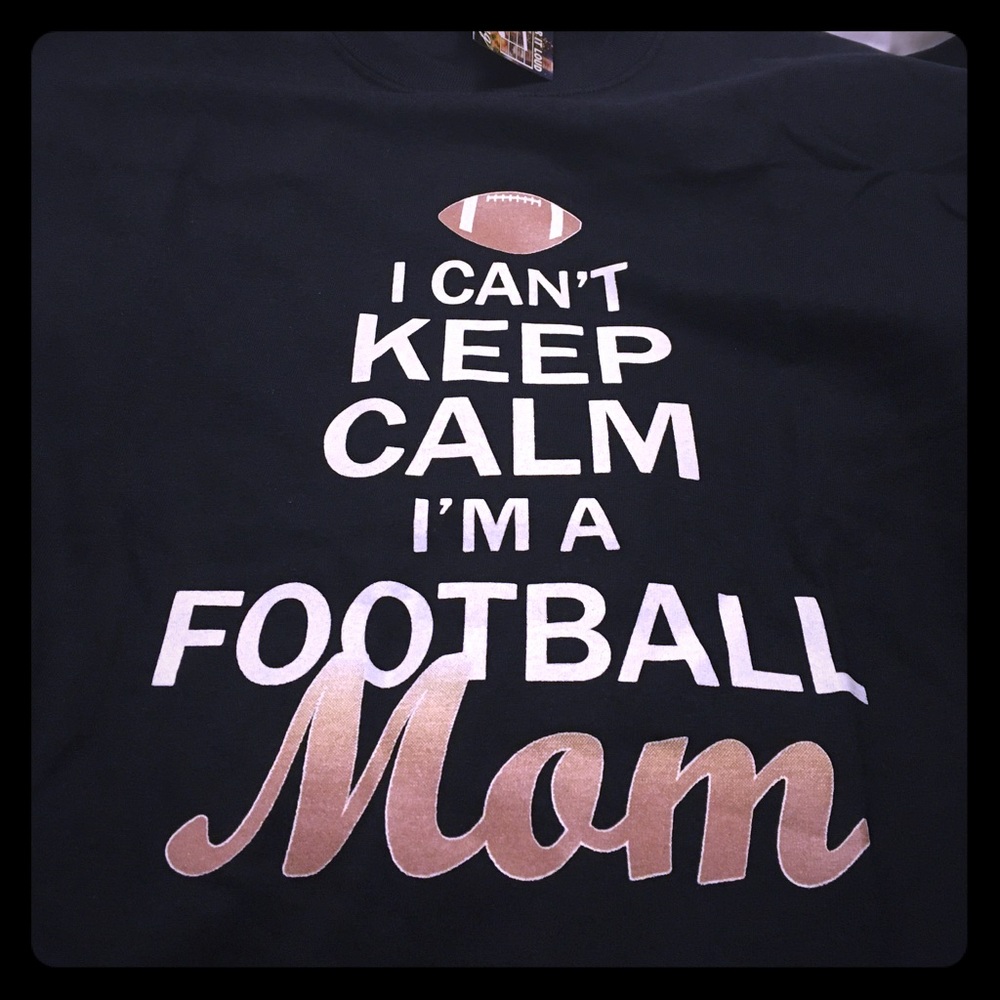 Sale 🎉🏈 Football Mom x short sleeve black tee