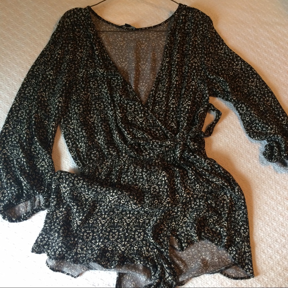 Black (tan mini flower pattern) 3/4 sleeves romper