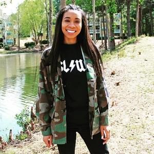 Meet your Posher, Lauren