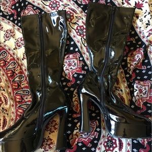 Sexy Black Zip-Up High Heeled Boots