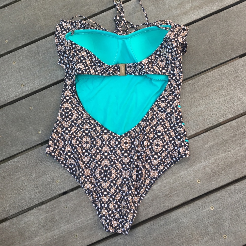 One-piece bathing suit - Picture 2 of 8