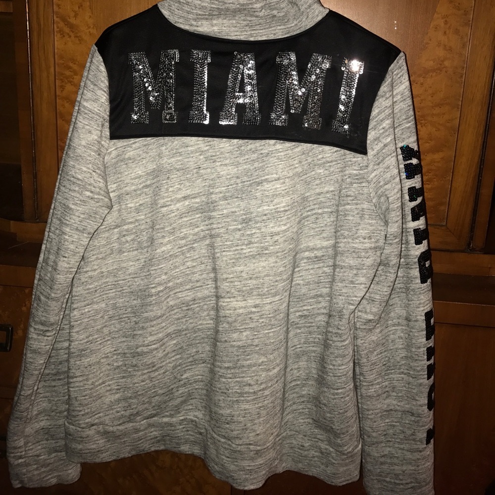 NWOT Rare pink Vs