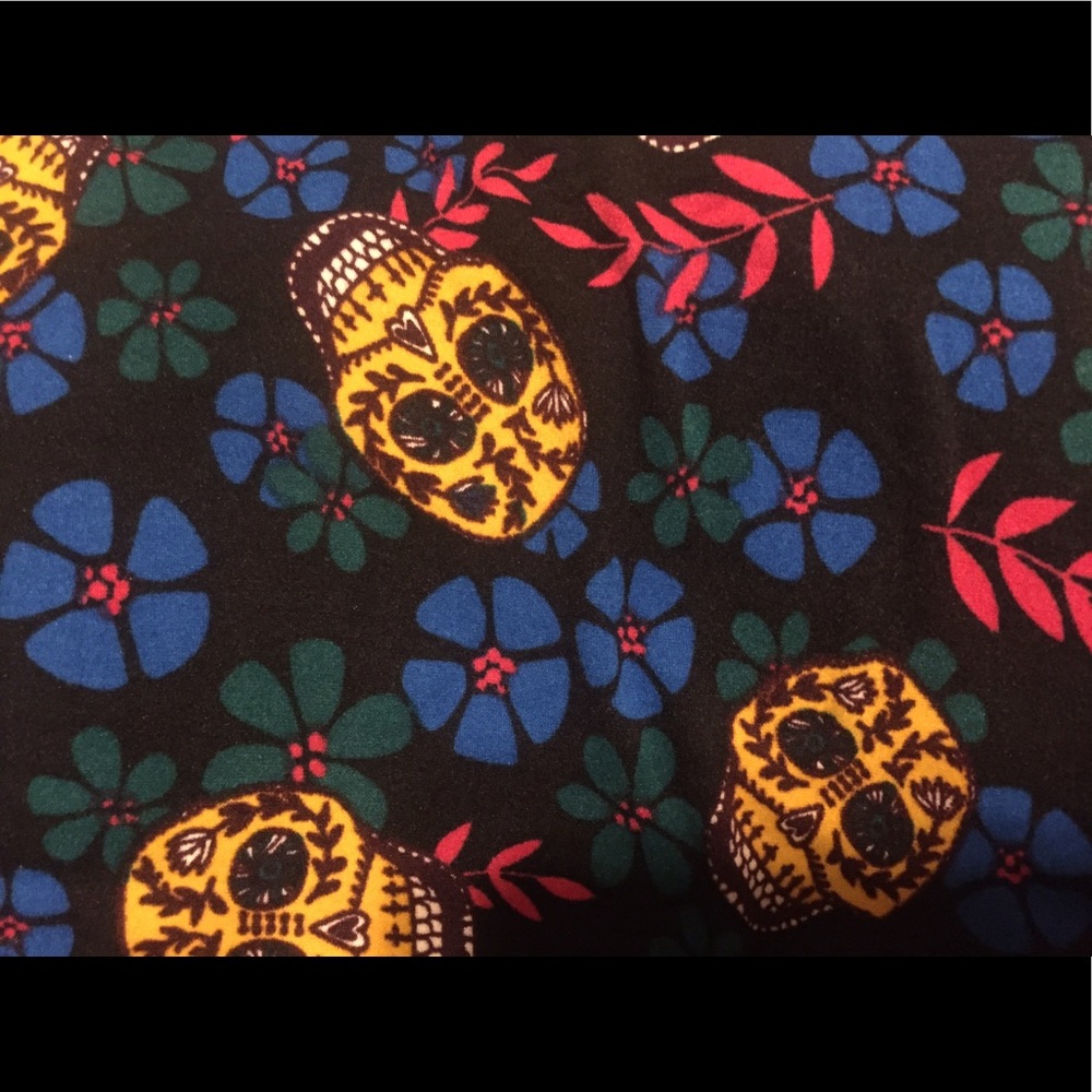 LuLaRoe TC legging candy skulls
