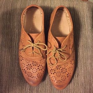 Cut out oxfords