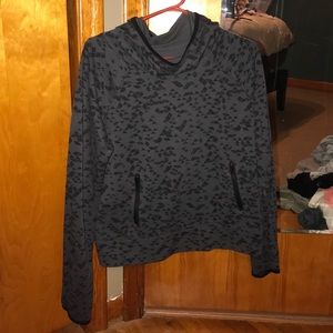 Bundle of 2 running pullover sweaters