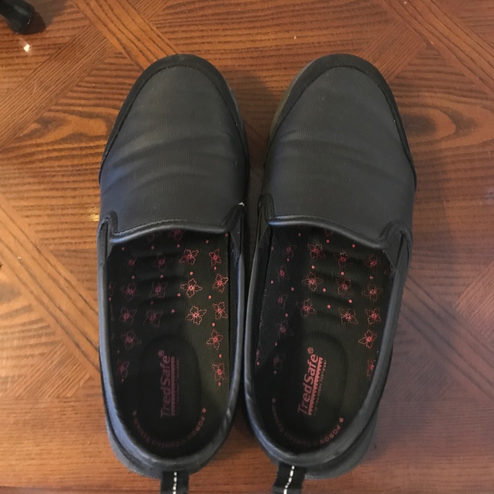 Black nonslip shoes