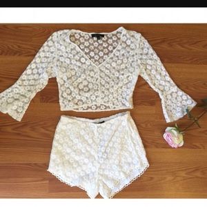 Honey Punch Daisy Lace Crop Top Size Medium