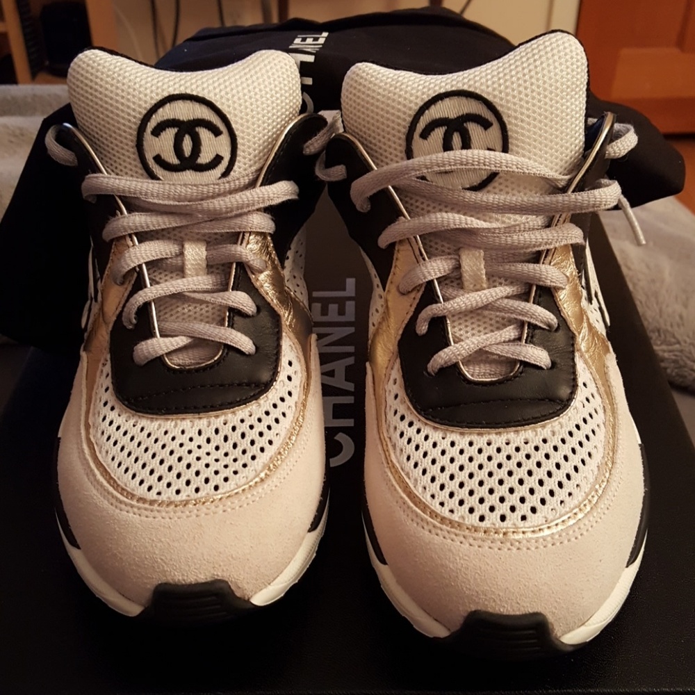 NWT  CHANEL SNEAKERS (authentic)