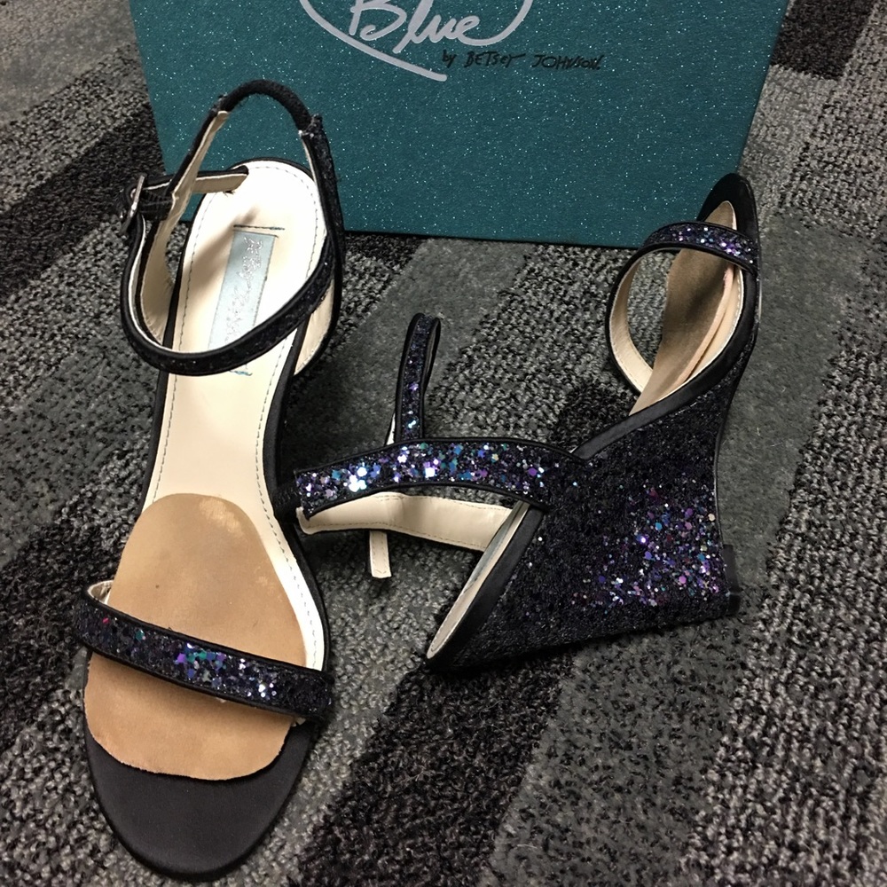 Blue by Betsey Johnson Women's SB-Darci Wedges